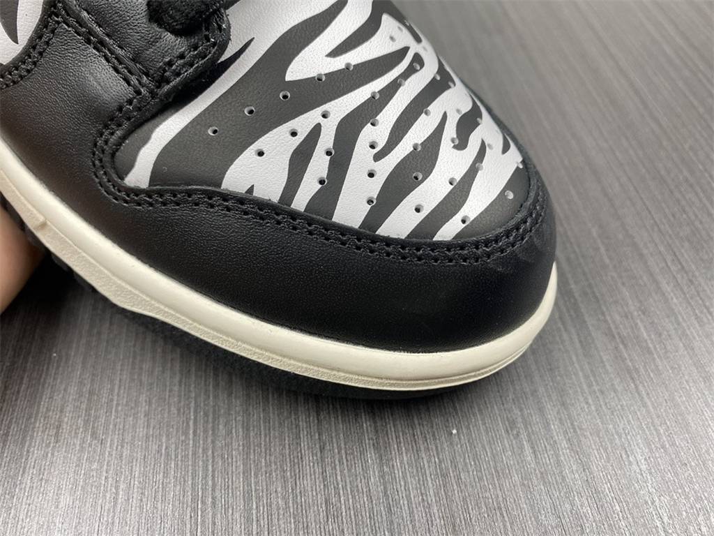 Quartersnacks x NK SB Dunk DM3510-001